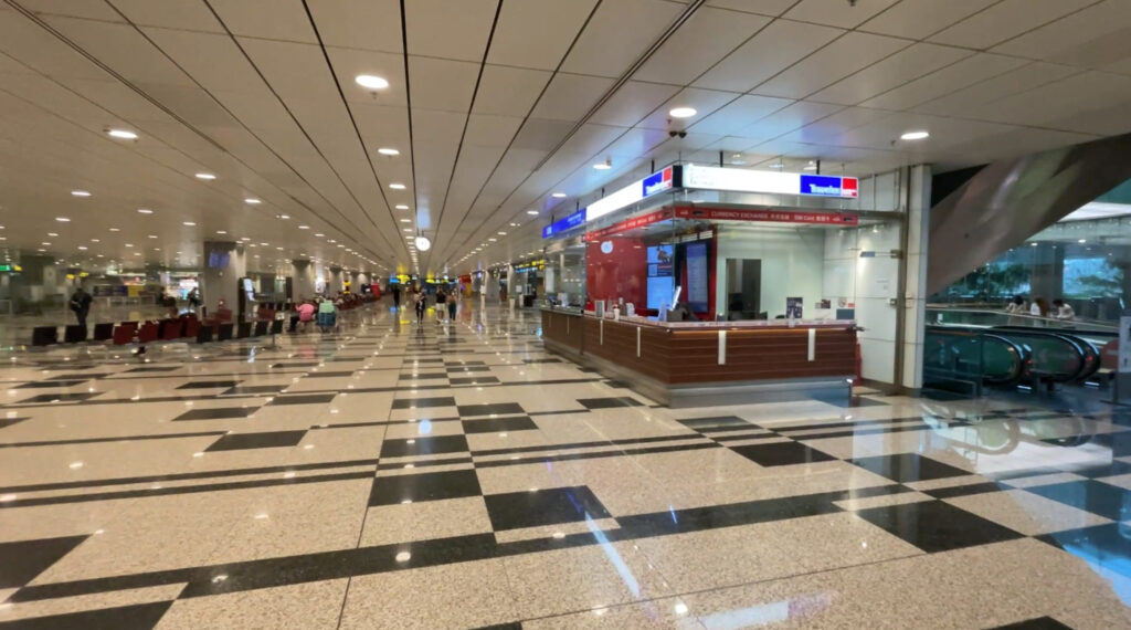 シンガポール　チャンギ空港　SIm 最安　安い　Singtel travelex 第1ターミナル 第３ターミナル